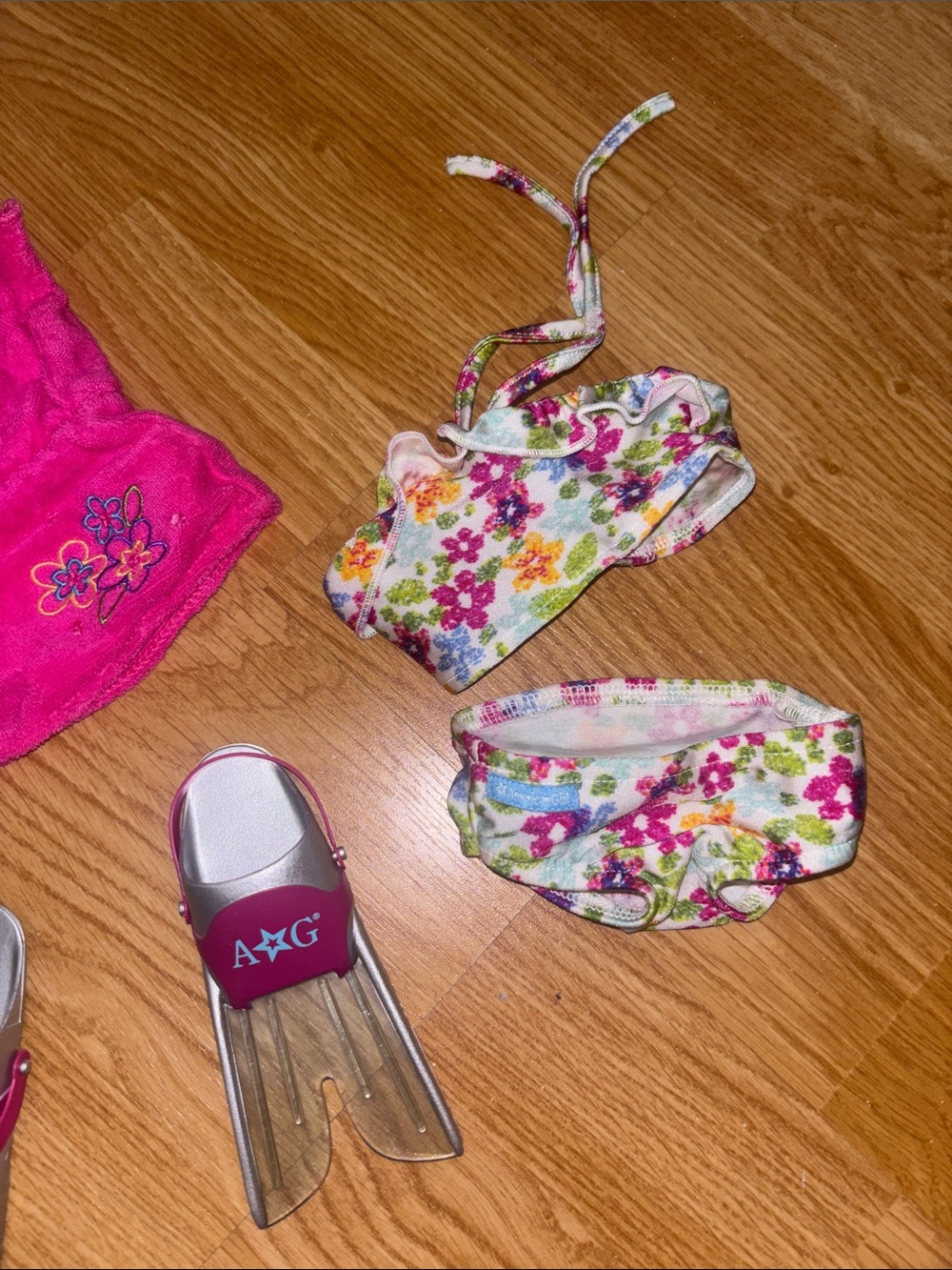 American Girl Turquoise Wave Towel with Pink Swim Accessories - Picture 4 of 4